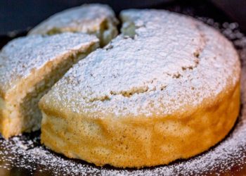 Torta all'acqua: buona e leggera per tutti